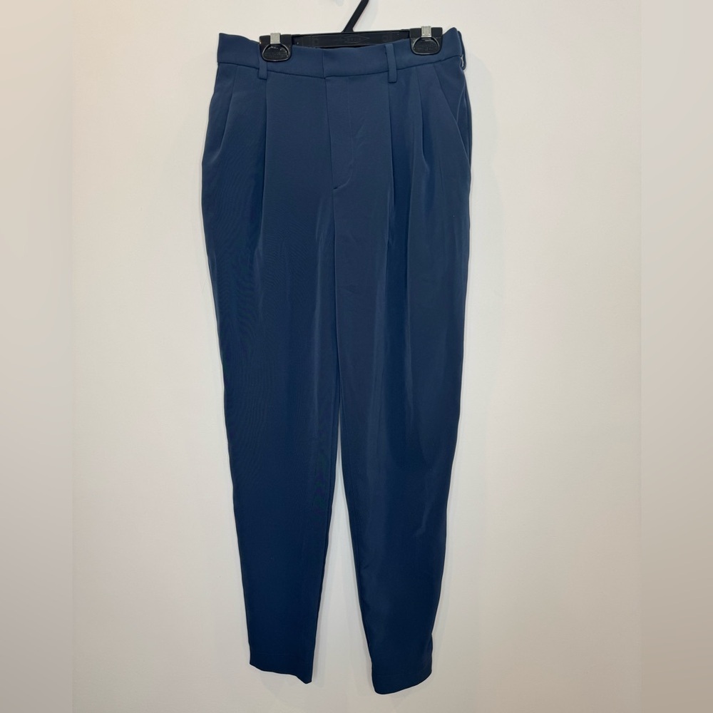 Uniqlo Womens Size XS Navy Blue Jogger Pleated Pants trouser classic